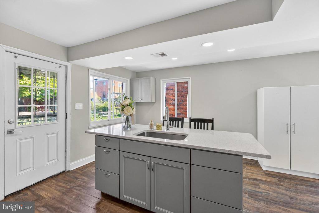 206 53RD Street NE, Washington, DC 20019