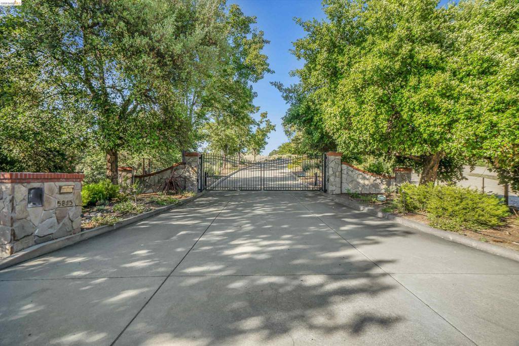 5885 Bruce Dr, Danville, CA 94506