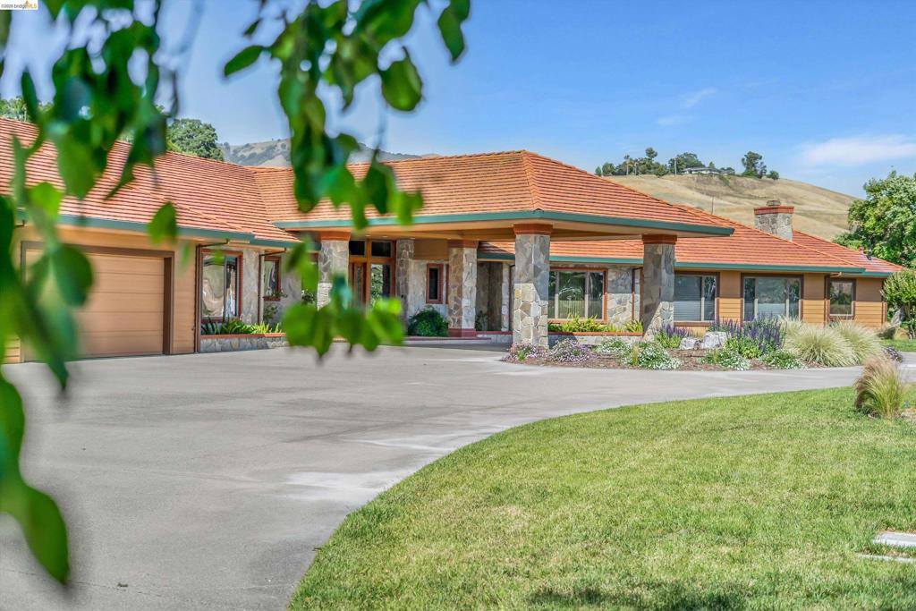 5885 Bruce Dr, Danville, CA 94506