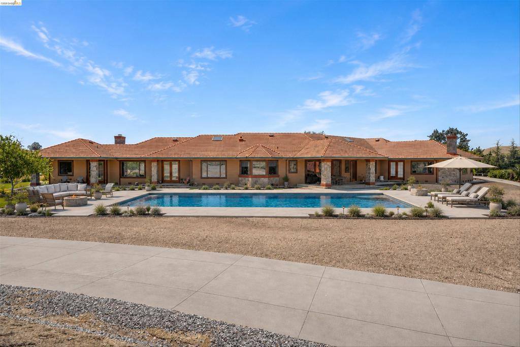 5885 Bruce Dr, Danville, CA 94506