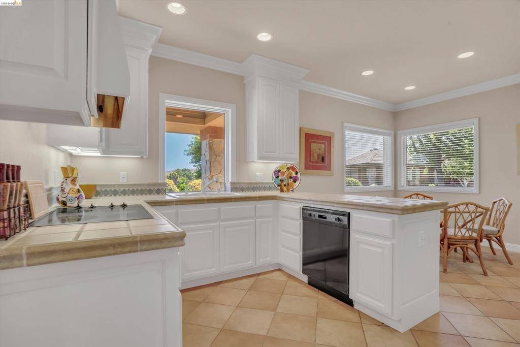 5885 Bruce Dr, Danville, CA 94506