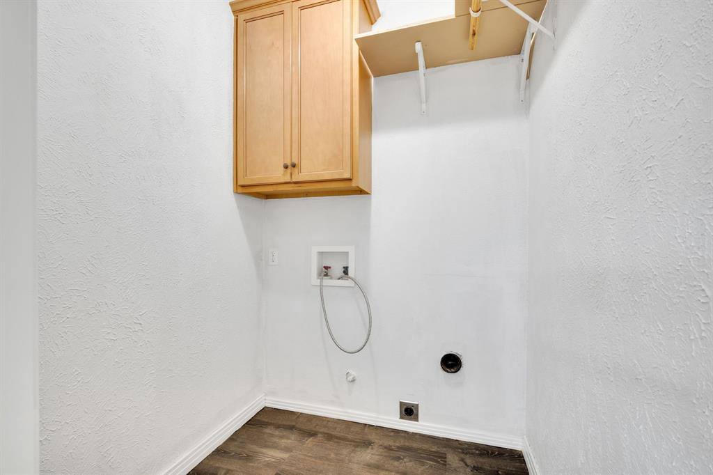 105 South 3rd Street, Midlothian, TX 76065