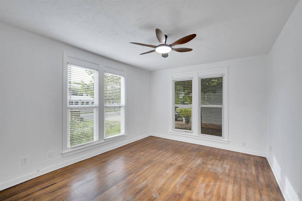 105 South 3rd Street, Midlothian, TX 76065