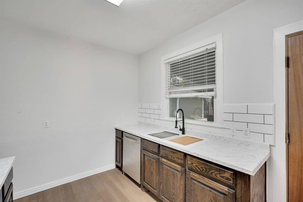 105 South 3rd Street, Midlothian, TX 76065