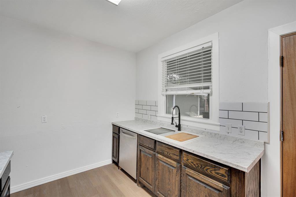 105 South 3rd Street, Midlothian, TX 76065