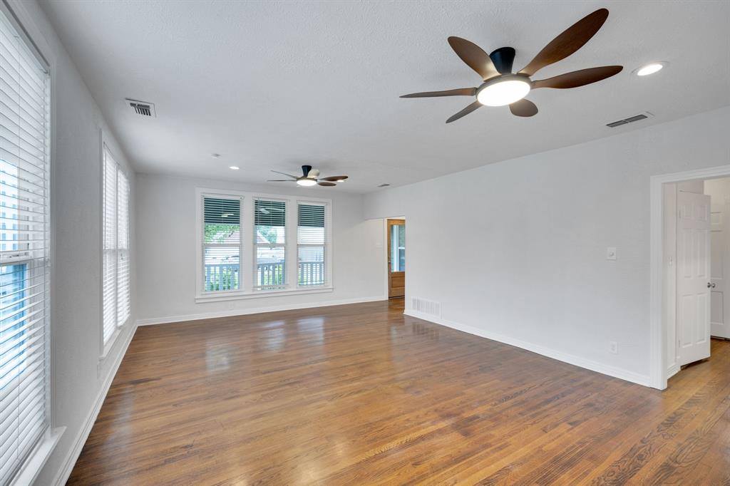 105 South 3rd Street, Midlothian, TX 76065