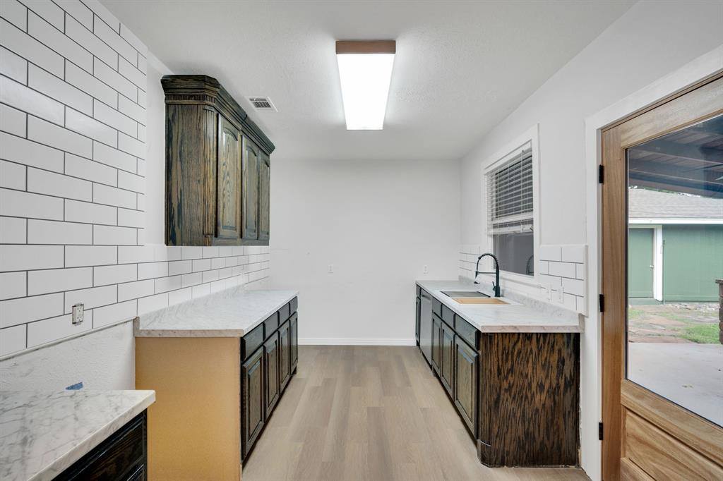 105 South 3rd Street, Midlothian, TX 76065