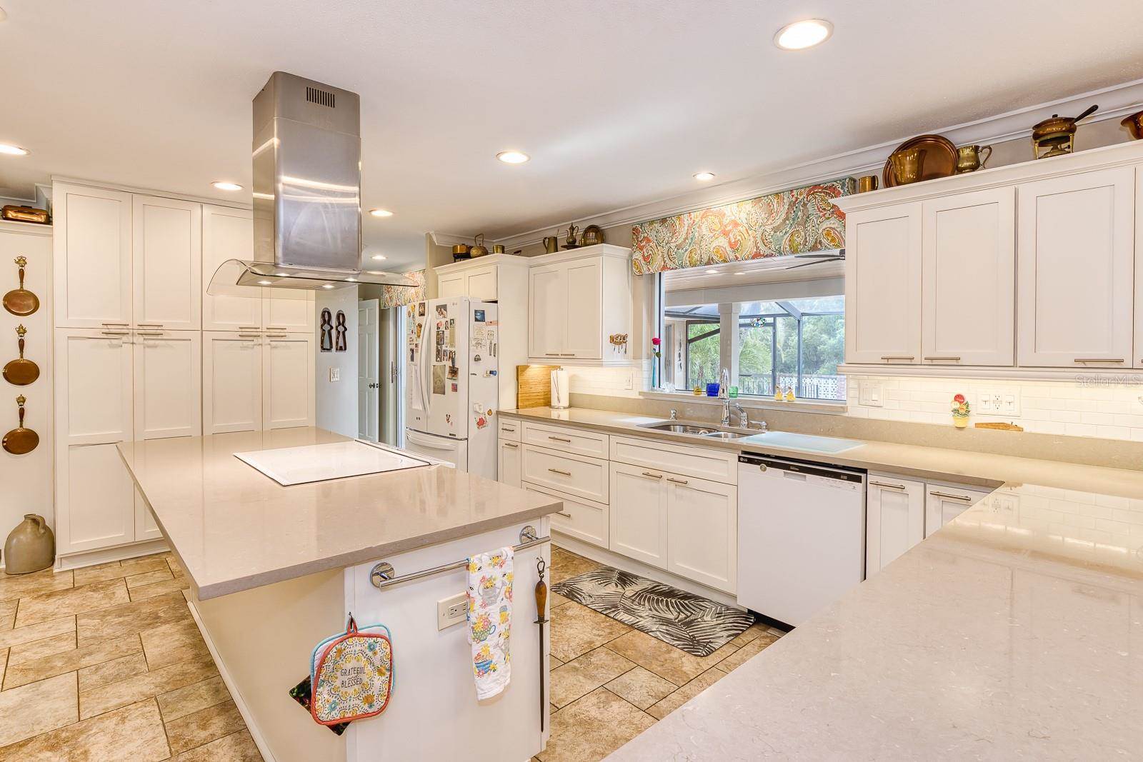 900 North Citrus Avenue, Howey In The Hills, FL 34737