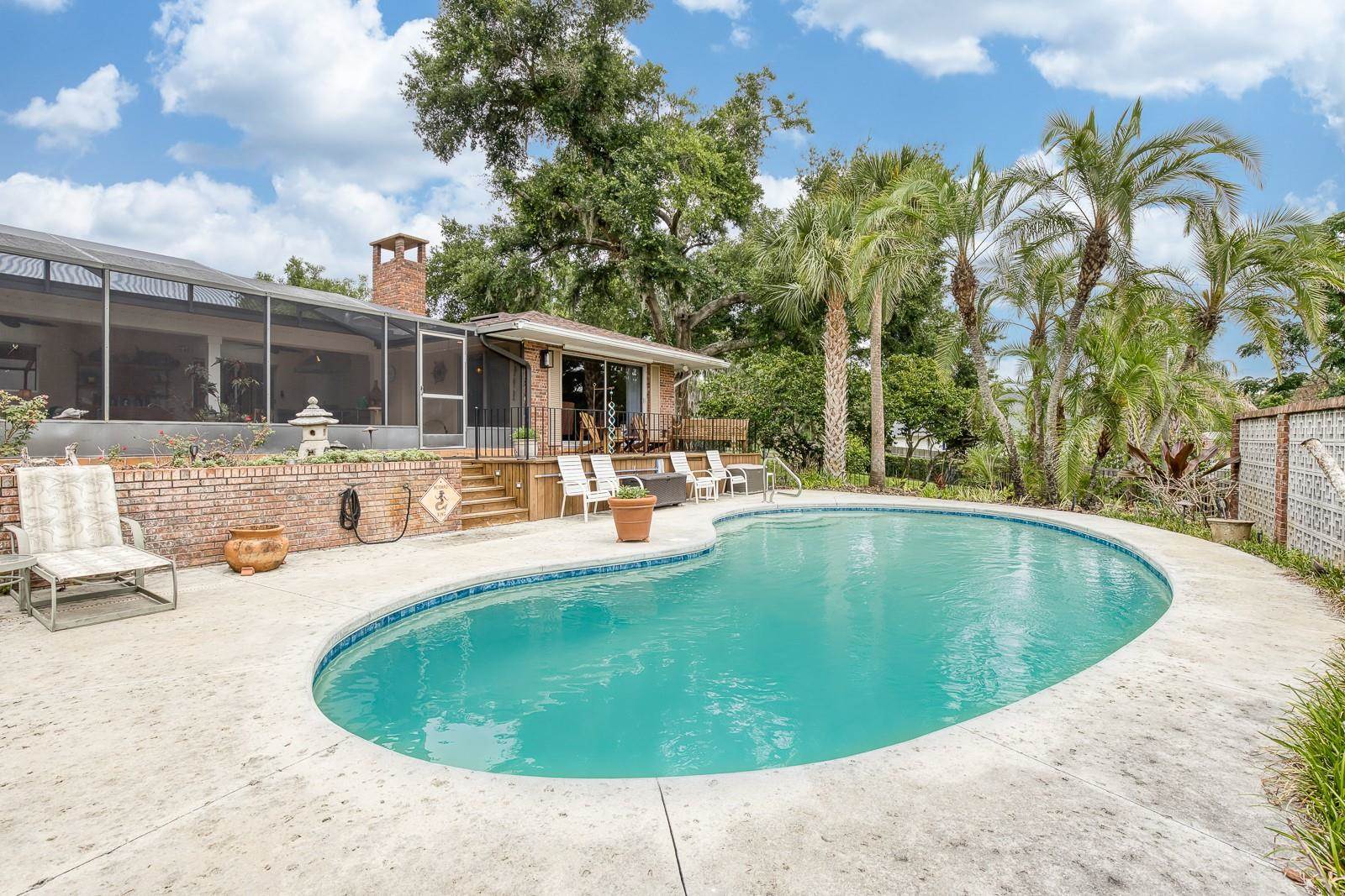 900 North Citrus Avenue, Howey In The Hills, FL 34737