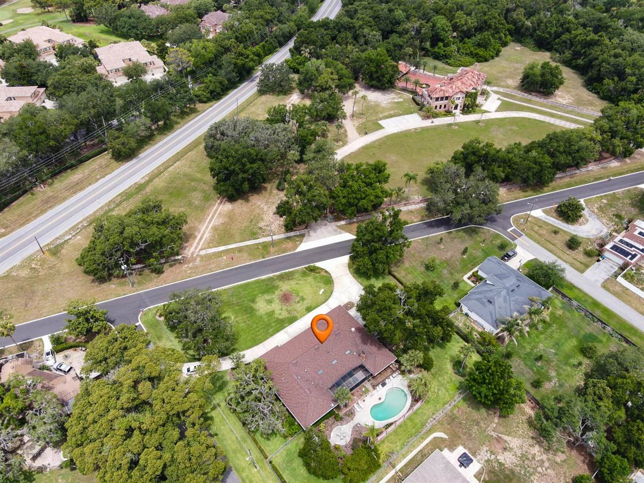 900 North Citrus Avenue, Howey In The Hills, FL 34737