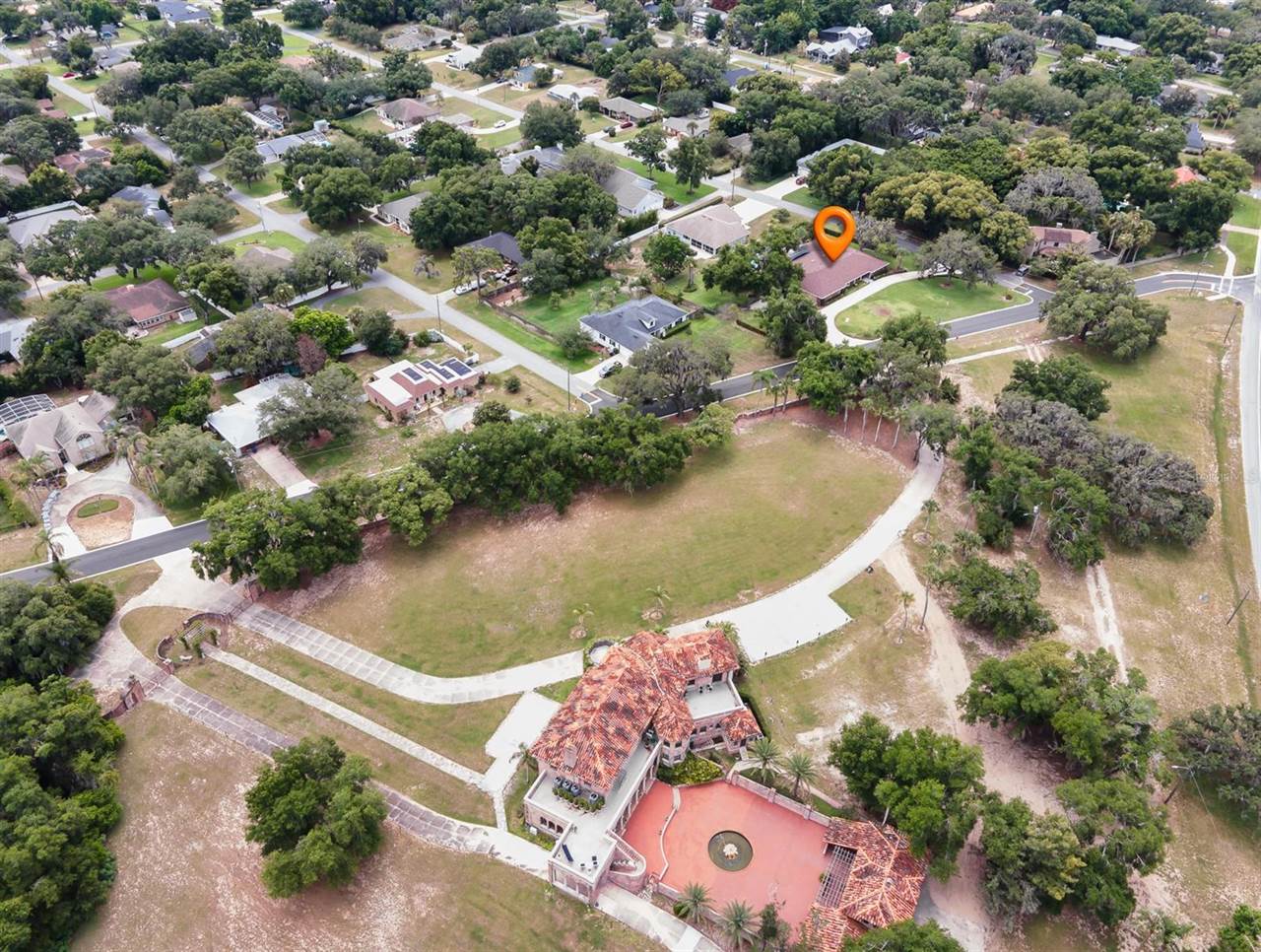 900 North Citrus Avenue, Howey In The Hills, FL 34737