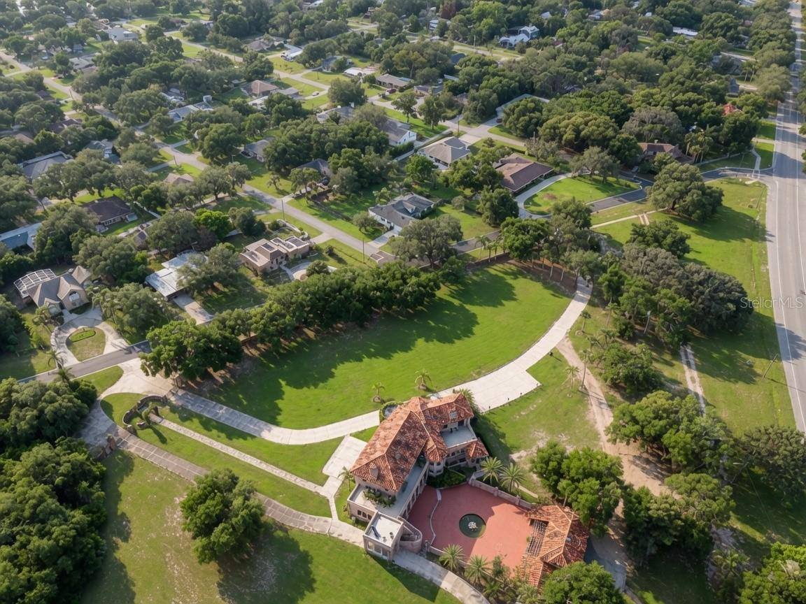 900 North Citrus Avenue, Howey In The Hills, FL 34737