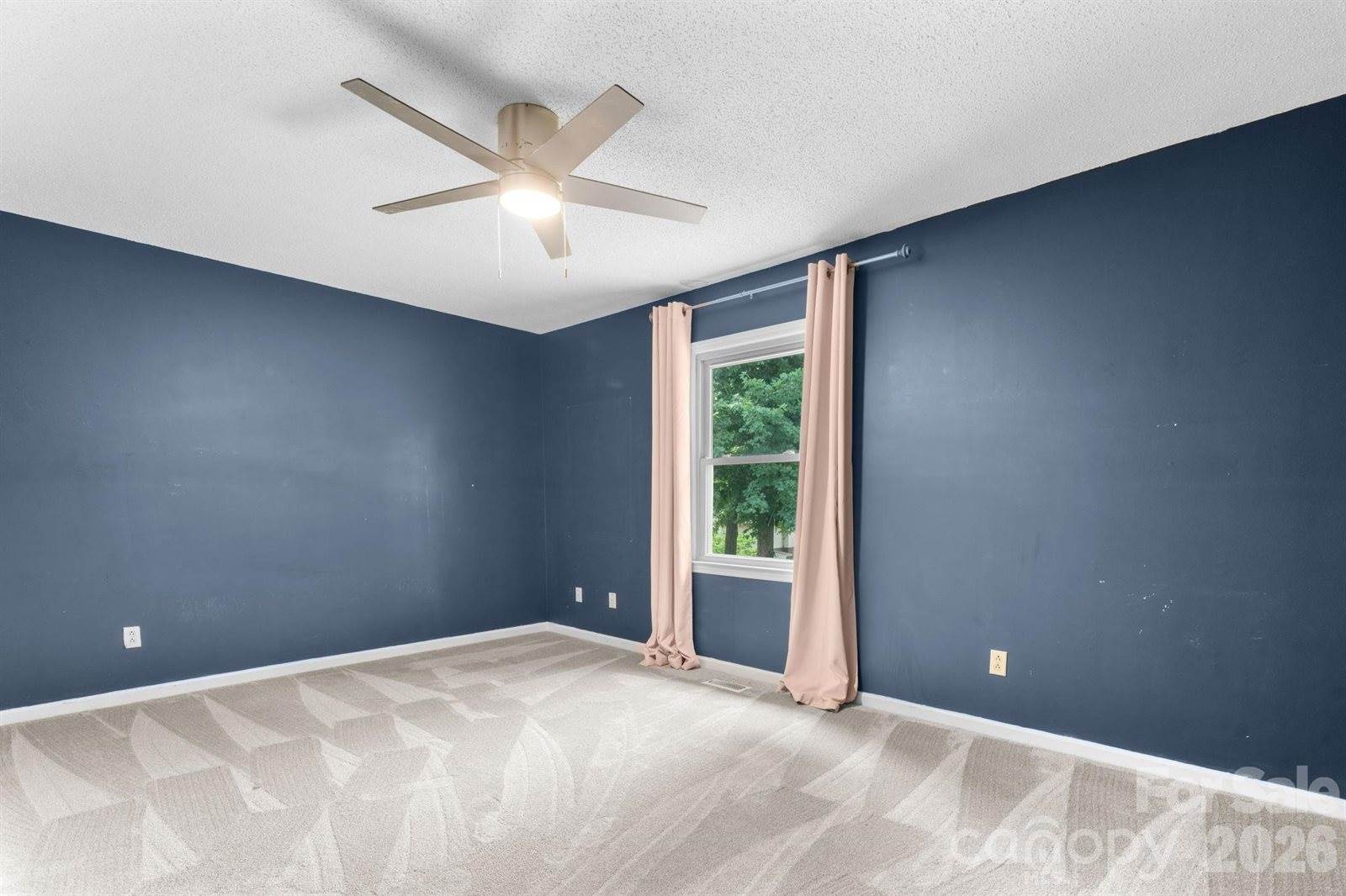 1330 5th Street NE, Hickory, NC 28601