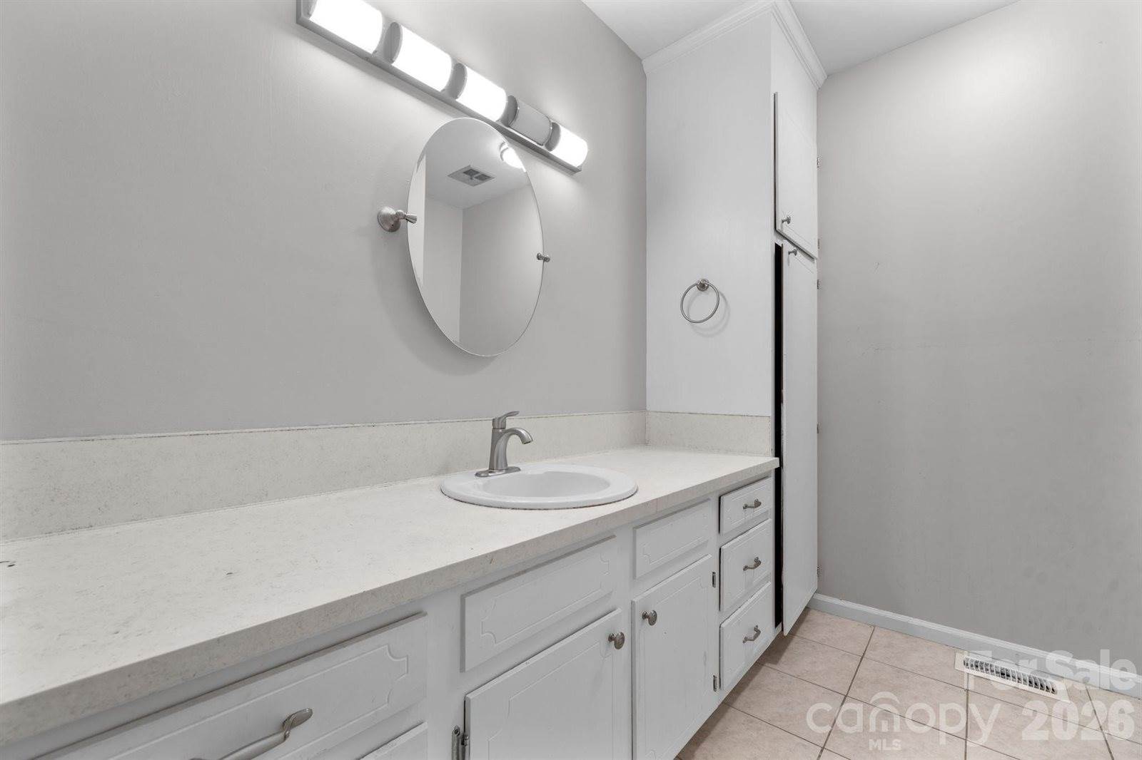 1330 5th Street NE, Hickory, NC 28601