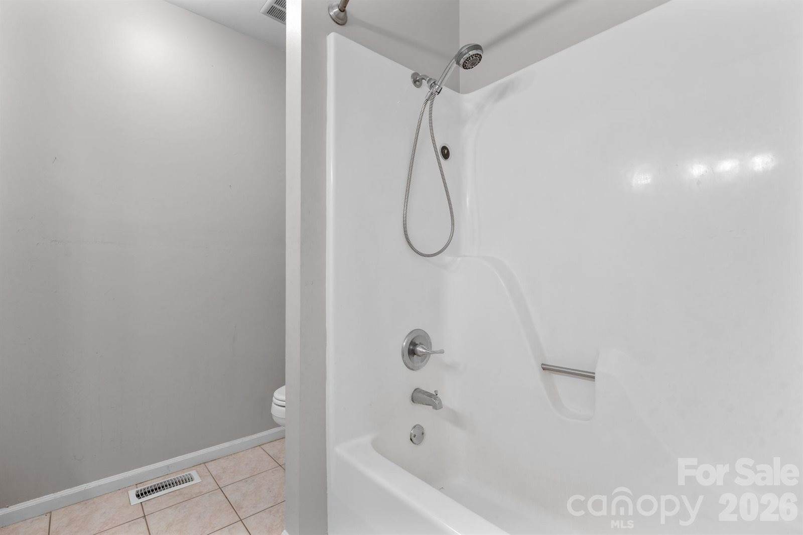 1330 5th Street NE, Hickory, NC 28601