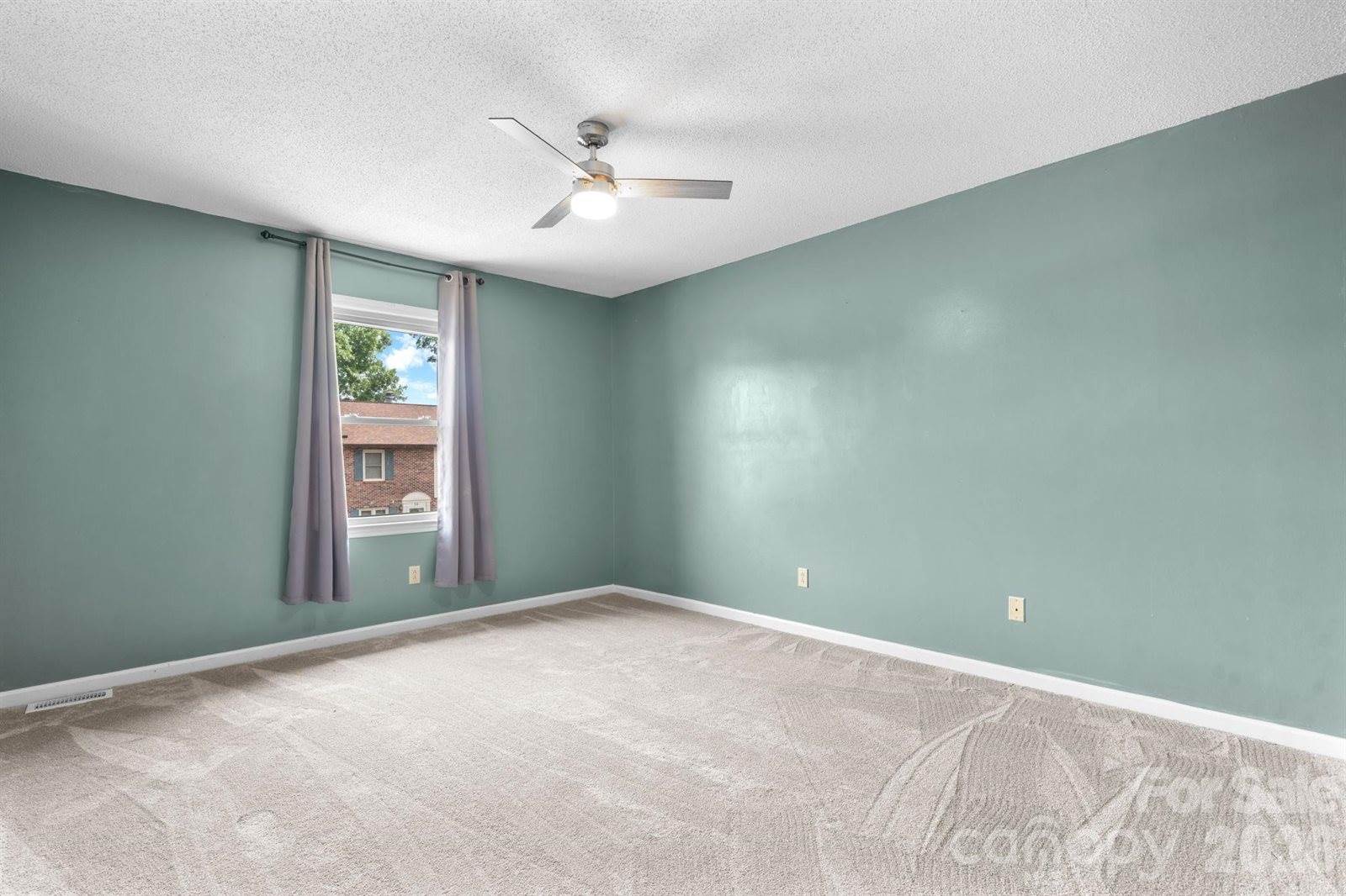 1330 5th Street NE, Hickory, NC 28601