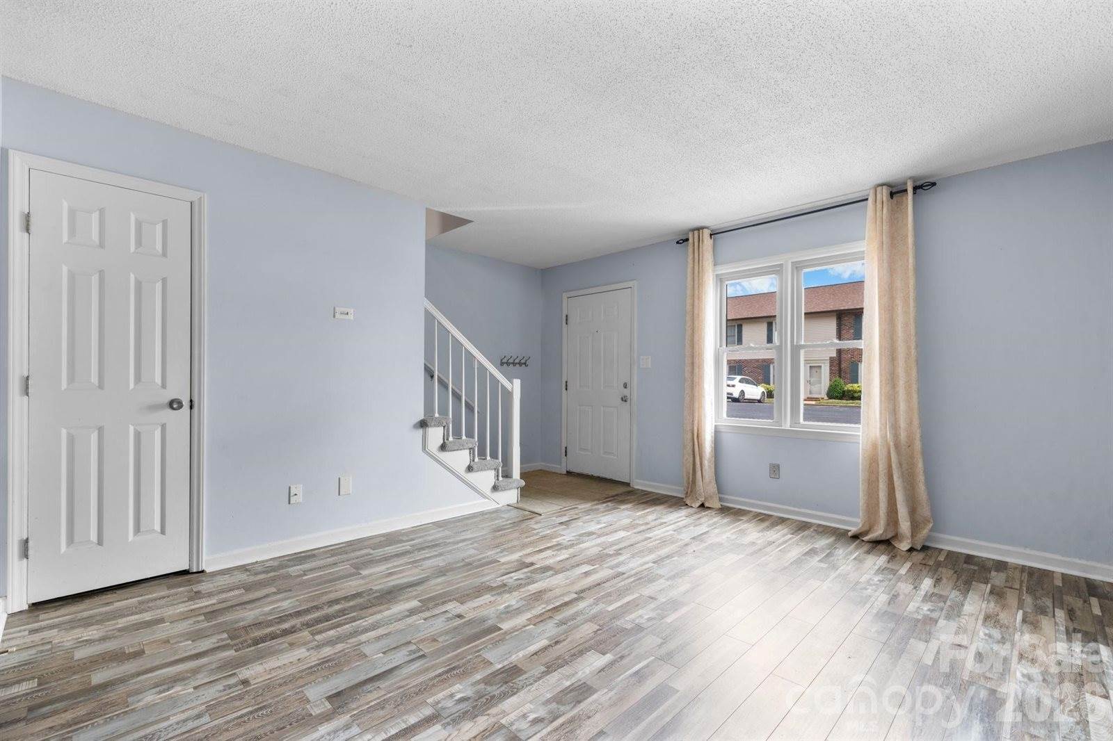 1330 5th Street NE, Hickory, NC 28601