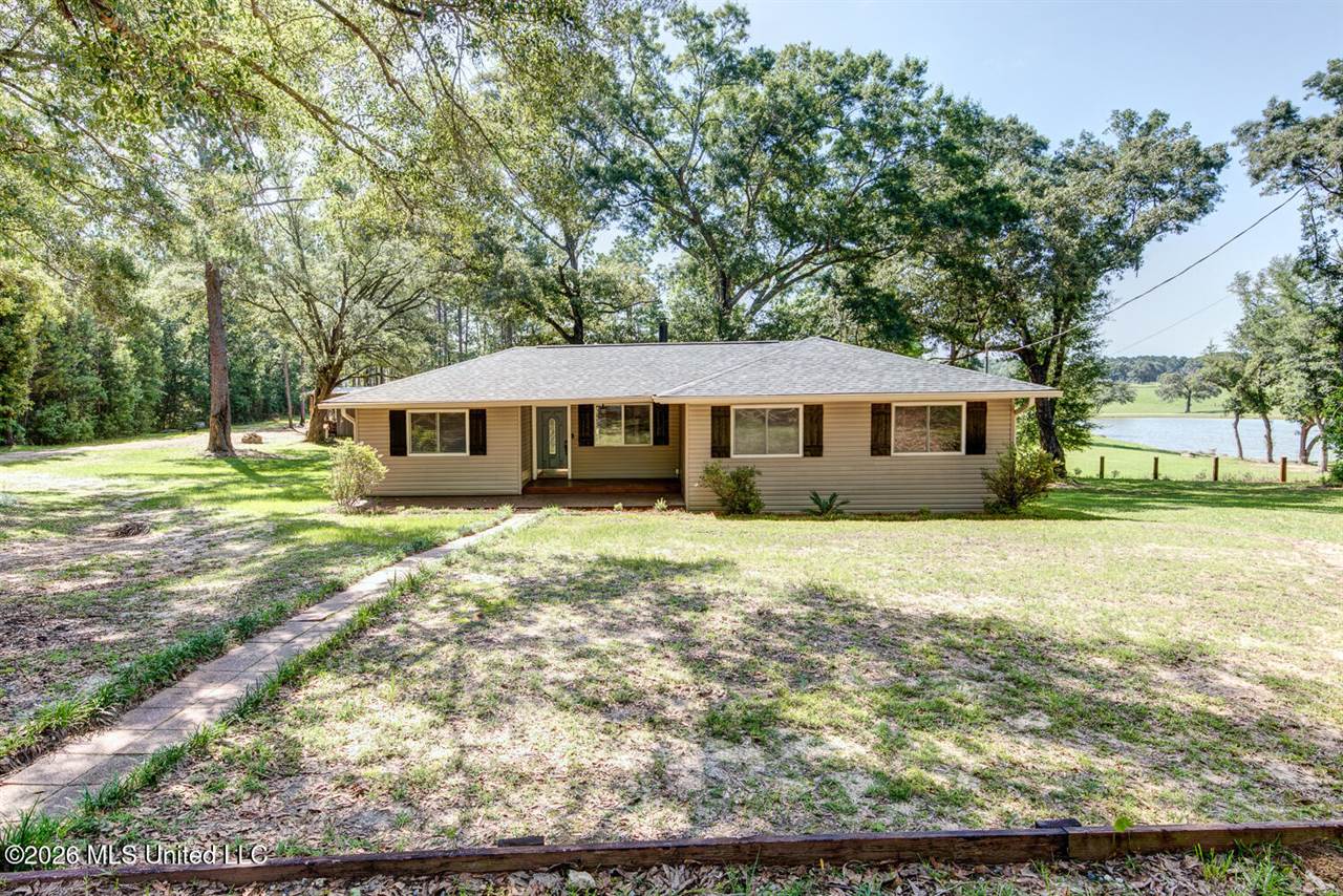 152 Mccastile Road, Carriere, MS 39426