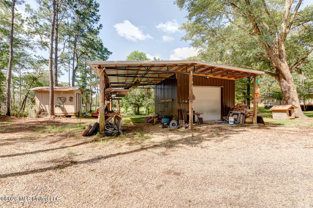 152 Mccastile Road, Carriere, MS 39426