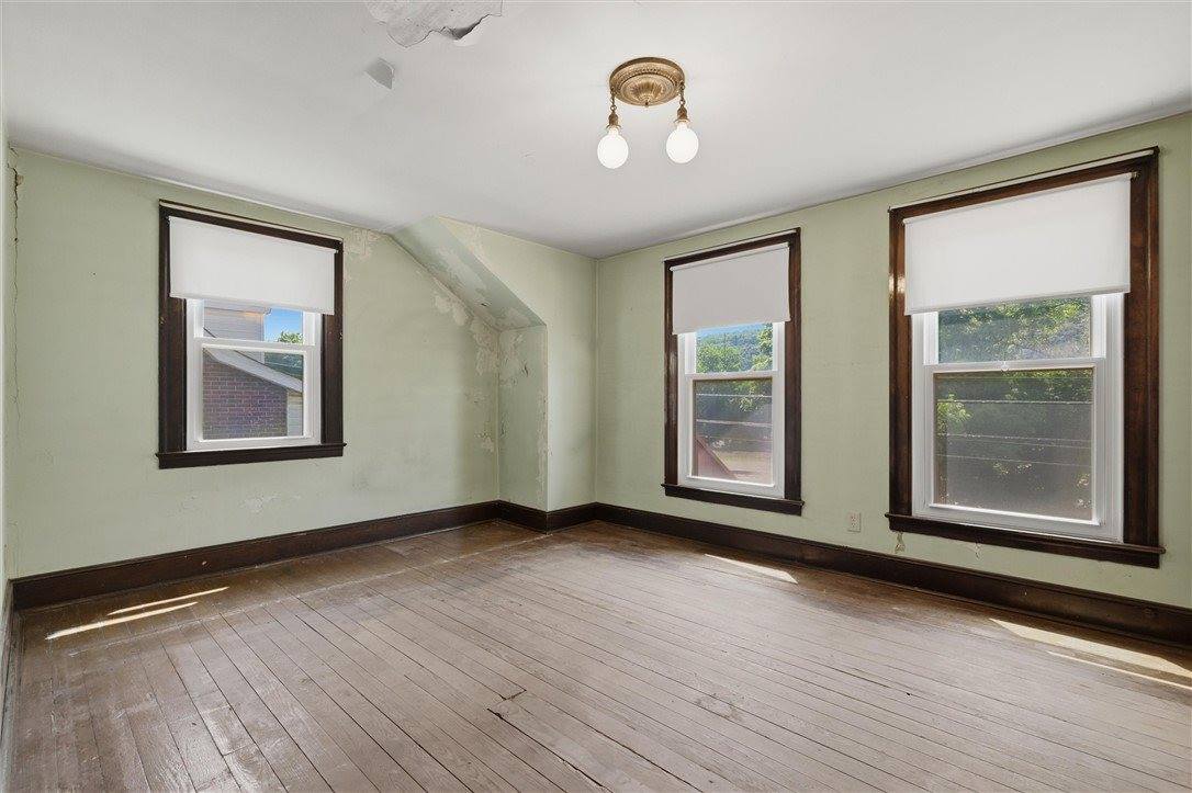727 High St, Freeport Boro, PA 16229