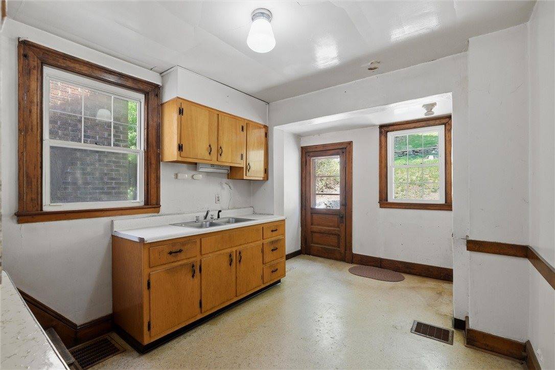 727 High St, Freeport Boro, PA 16229
