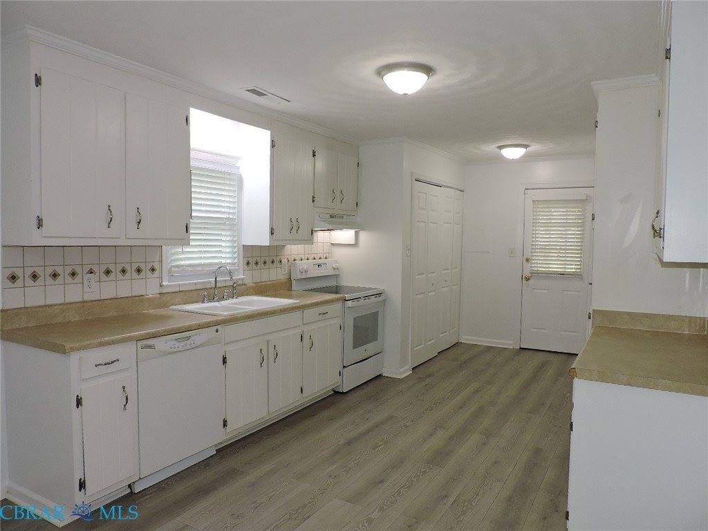 6972 Linda Circle, Hayes, VA 23072