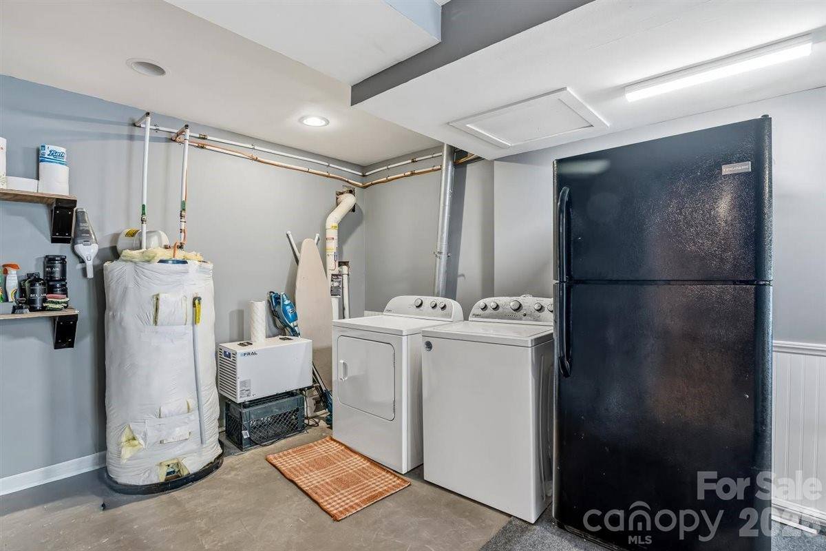 1177 Runway Drive, Hendersonville, NC 28792