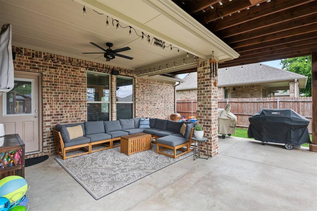 518 Dover Drive, Midlothian, TX 76065
