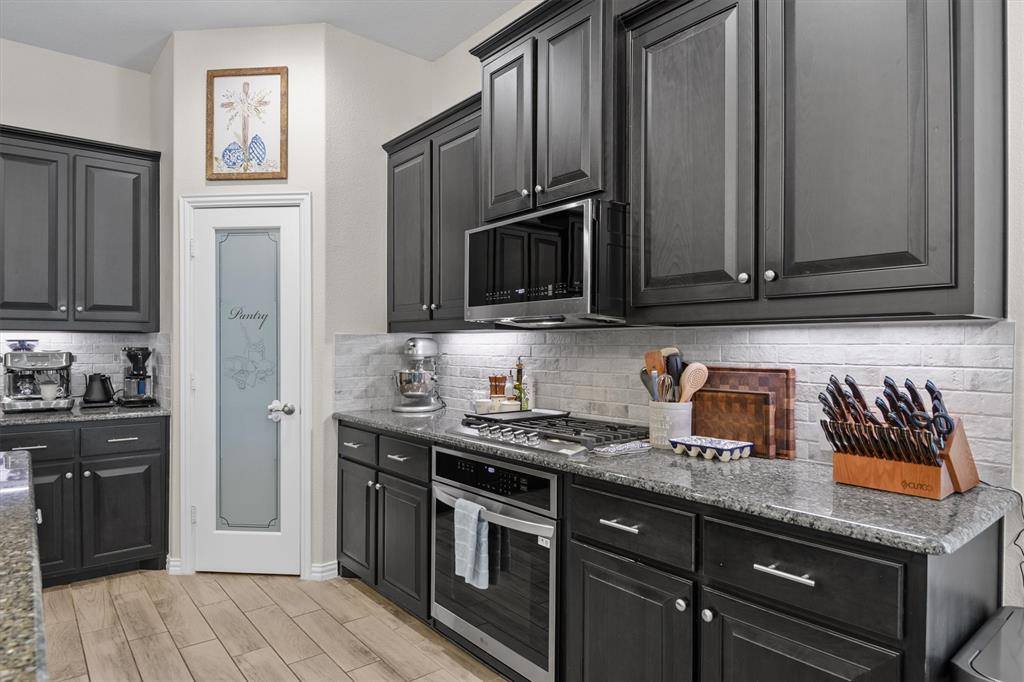 518 Dover Drive, Midlothian, TX 76065