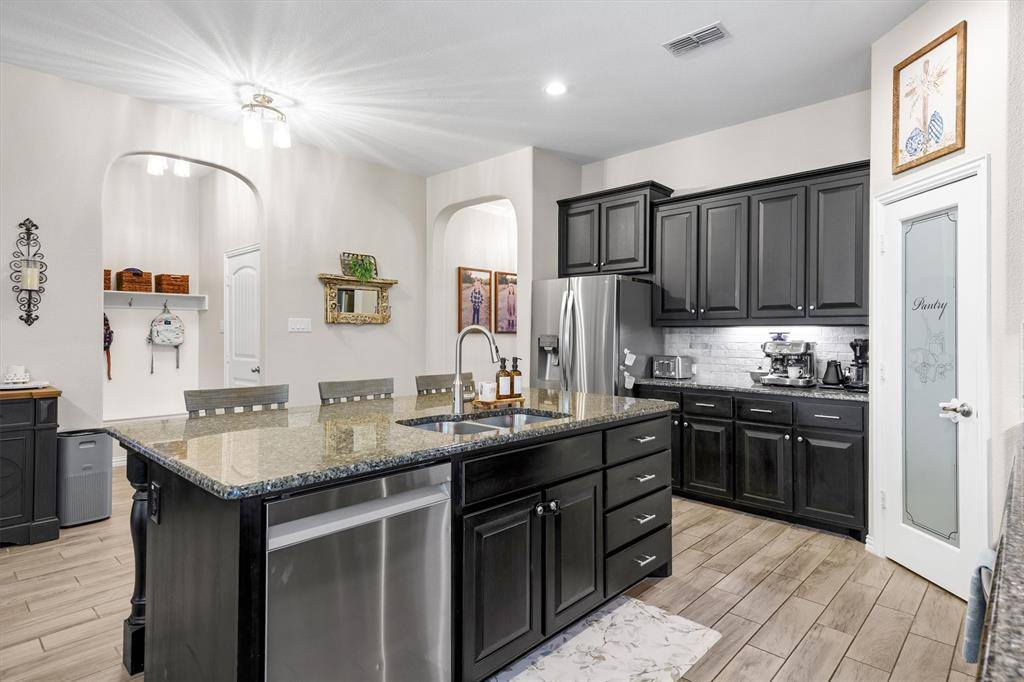 518 Dover Drive, Midlothian, TX 76065