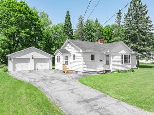 15 Parkway N, Brewer, ME 04412