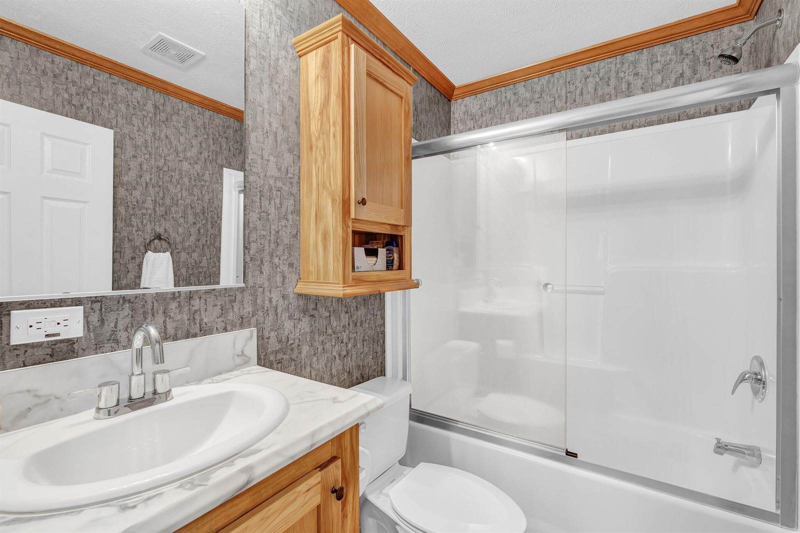 8 E Street, Bangor, ME 04401