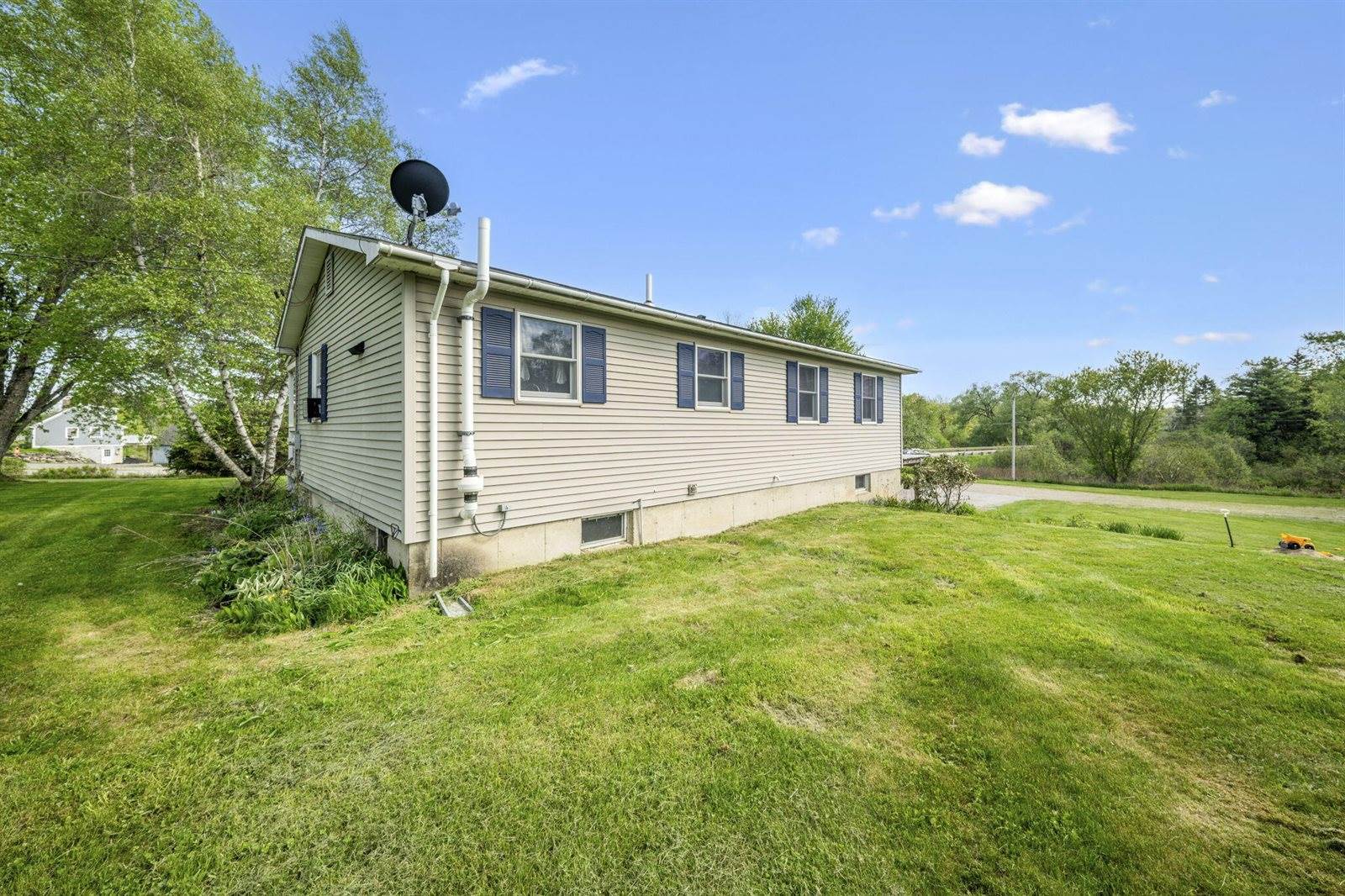 9 Marsh Stream Road, Frankfort, ME 04438
