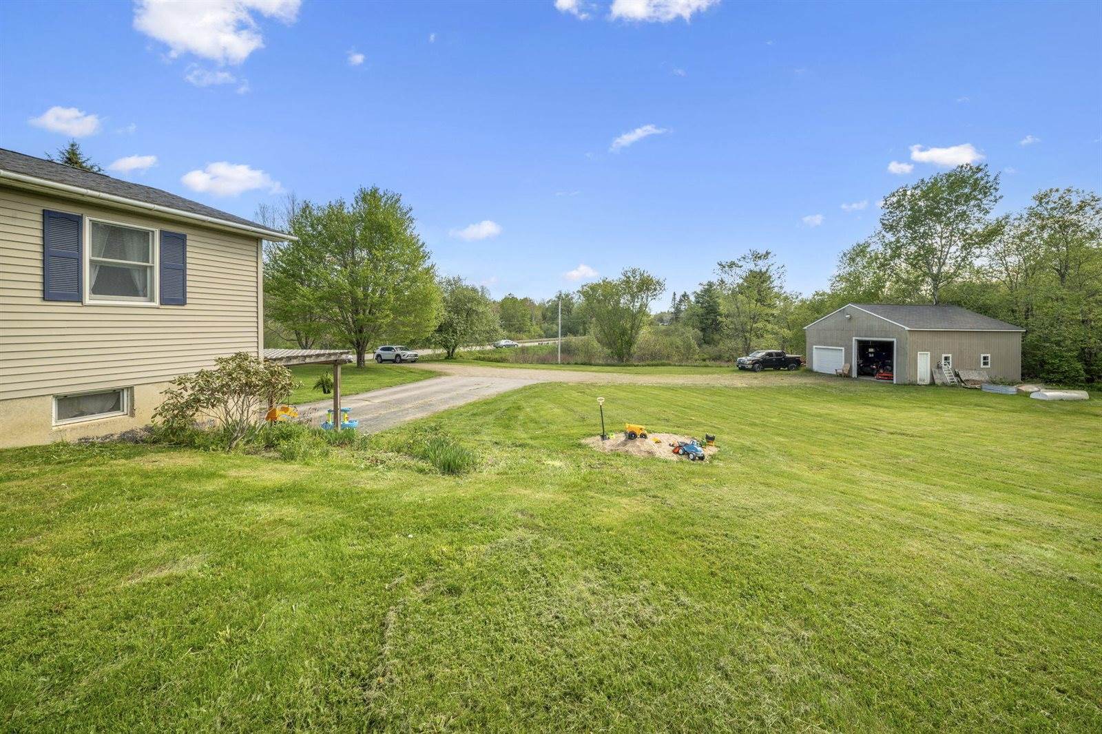 9 Marsh Stream Road, Frankfort, ME 04438