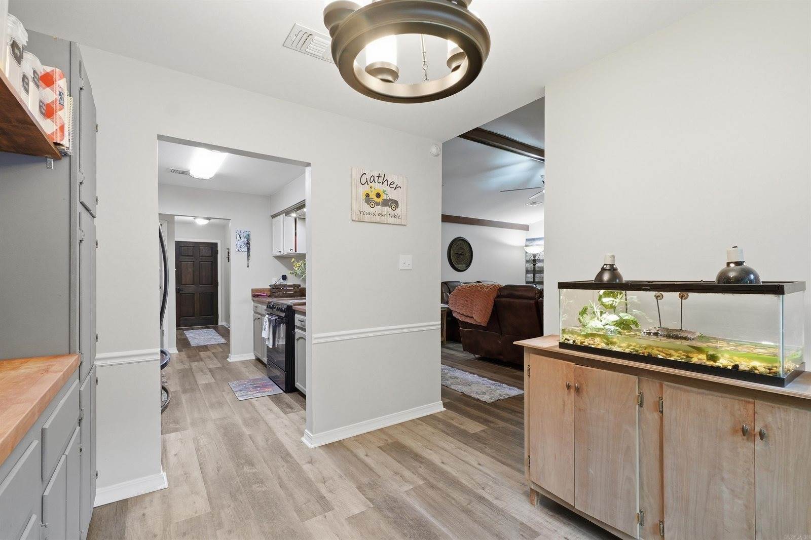27 Darrell St, Vilonia, AR 72173