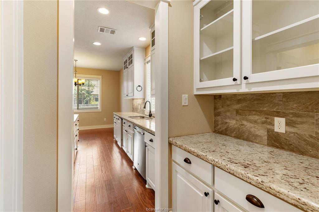 2136 Rockcliffe Loop, College Station, TX 77845
