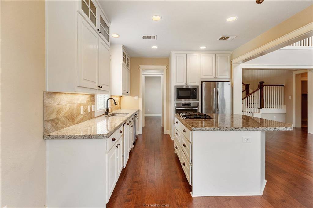 2136 Rockcliffe Loop, College Station, TX 77845