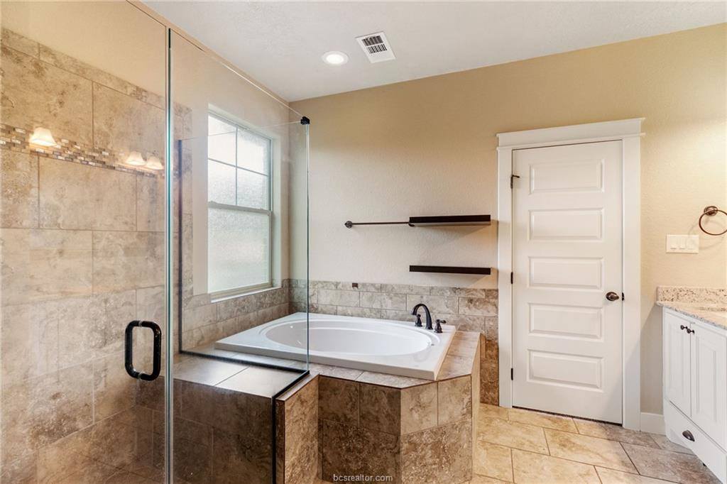 2136 Rockcliffe Loop, College Station, TX 77845