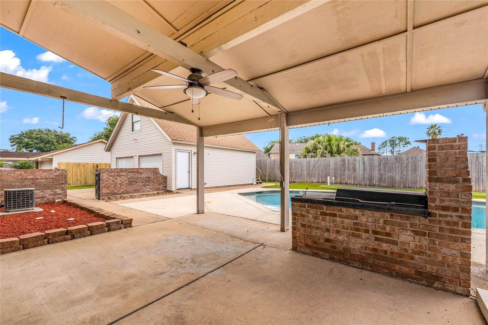 2202 Erin Glen Court, Deer Park, TX 77536