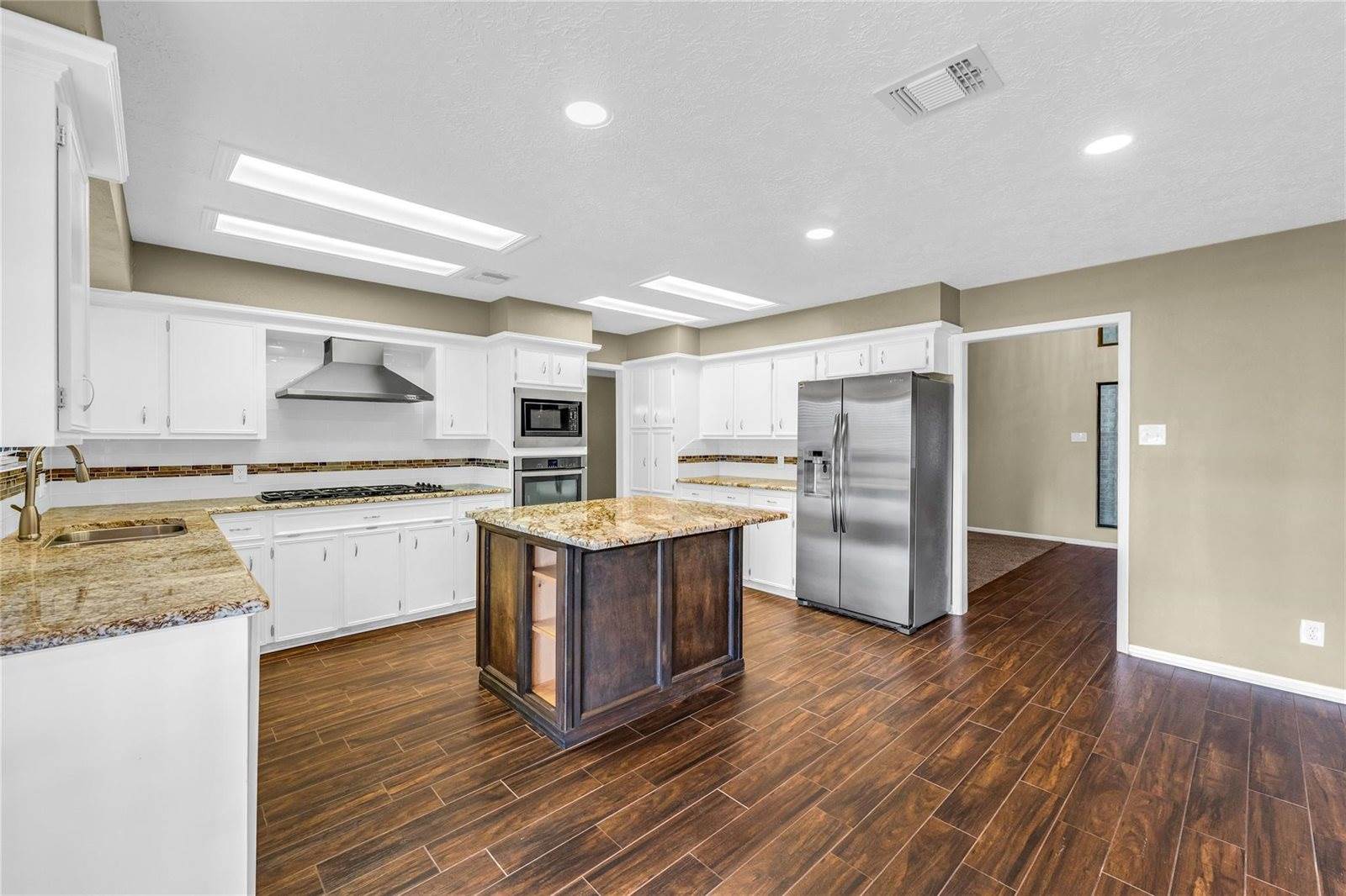 2202 Erin Glen Court, Deer Park, TX 77536
