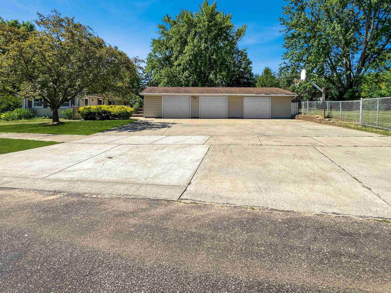 1499 Hemlock Drive, Reedsburg, WI 53959