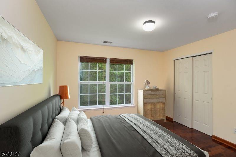 106 Wallace Ct, Green Brook Township, NJ 08812