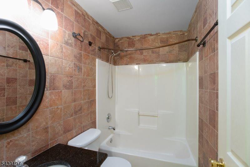 106 Wallace Ct, Green Brook Township, NJ 08812