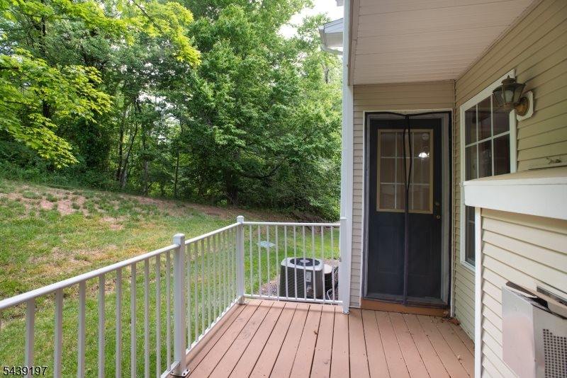 106 Wallace Ct, Green Brook Township, NJ 08812