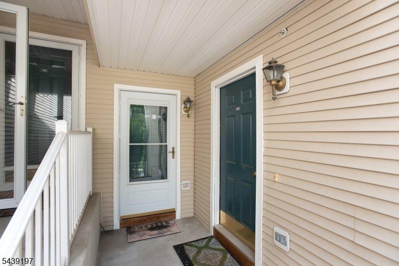 106 Wallace Ct, Green Brook Township, NJ 08812