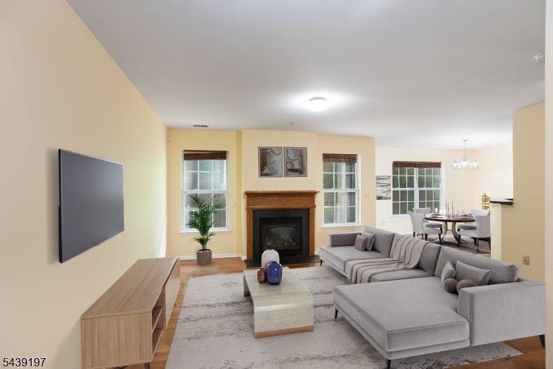 106 Wallace Ct, Green Brook Township, NJ 08812