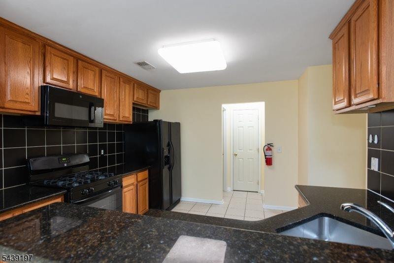 106 Wallace Ct, Green Brook Township, NJ 08812