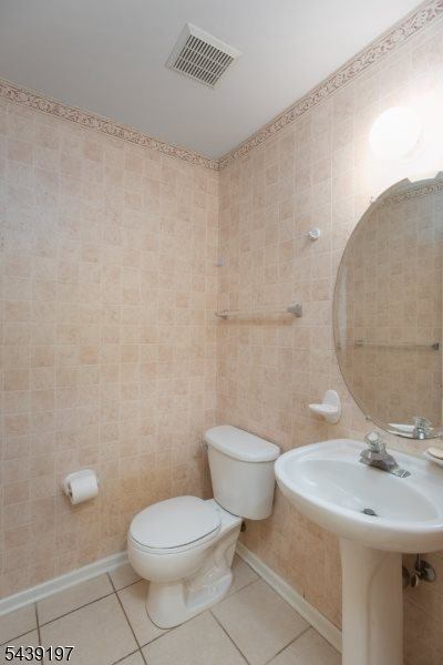 106 Wallace Ct, Green Brook Township, NJ 08812