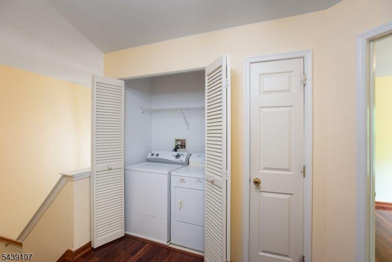 106 Wallace Ct, Green Brook Township, NJ 08812
