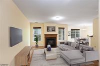 106 Wallace Ct, Green Brook Township, NJ 08812